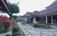 Marry Ind Vila & Guest House Gunung Kawi Malang Hotel dekat Toko Parfum ,pak Munir