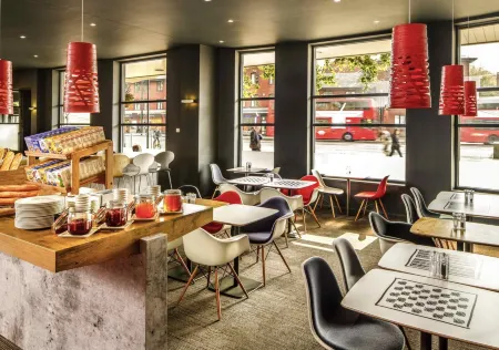 Ibis London Stratford Отели рядом с достопримечательностью «Университет Восток Лондон Студент Юнион»