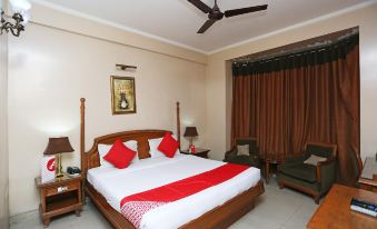 OYO 13052 Hotel Conclave Inn