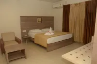 Hotel Kanakabhishegam فنادق في Mayiladuthurai