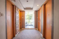 Life Hotel Mayjend Sungkono