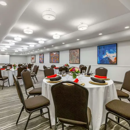 Best Western Plus Rockville Hotel  Suites Отели рядом с достопримечательностью «Роквилл Таун сквер»