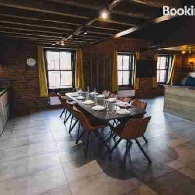 The Loft Sasco Apartments Dining/Meeting Rooms