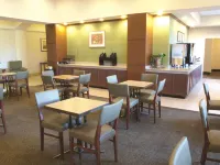 La Quinta Inn & Suites by Wyndham New Haven - breakfast