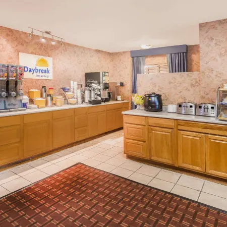 Days Inn & Suites by Wyndham Anaheim at Disneyland Park
