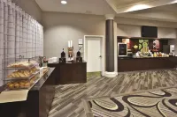 La Quinta Inn & Suites by Wyndham Birmingham Homewood - breakfast