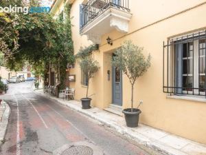 Athenian Niche in Plaka Villa by Athenian Homes