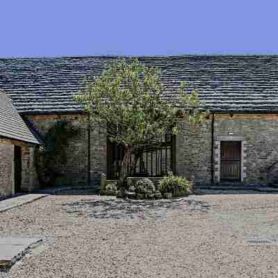 Kingston Country Courtyard Hotel Exterior