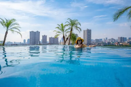 Hillary Hanoi Hotel Отели рядом с достопримечательностью «University of Engineering and Technology»