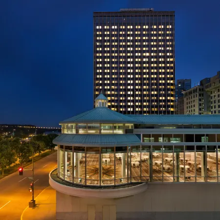 InterContinental Hotels SAINT PAUL RIVERFRONT by IHG Отели рядом с достопримечательностью «Музей науки штата Миннесота»