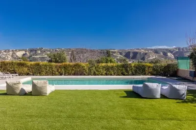 Luxury Garden Villa - Elegant Rural Retreat, Heated Pool