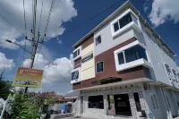 RedDoorz Near Palembang Airport 2 Hotels in Kebun Bunga