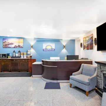 Oceanside Inn & Suites, a Days Inn by Wyndham