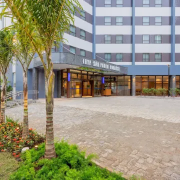 Tryp by Wyndham Sao Paulo Paulista Paraiso Отели рядом с достопримечательностью «Площадь Либердаде»