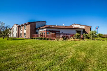 Motel 6 Saukville, WI Отели в г. Рандом Лейк