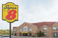 Super 8 by Wyndham Mt Hope Hamilton Intl Arpt on Hotels in Hamilton