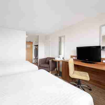 Holiday Inn Lincoln Rooms