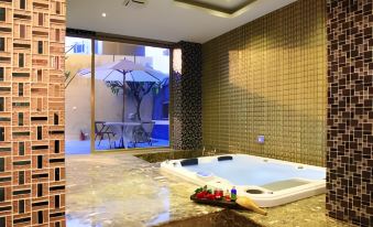 Eighth Platform Motel