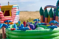 3-Bedroom Mobile Home at Domaine de Dugny Hotels in Onzain