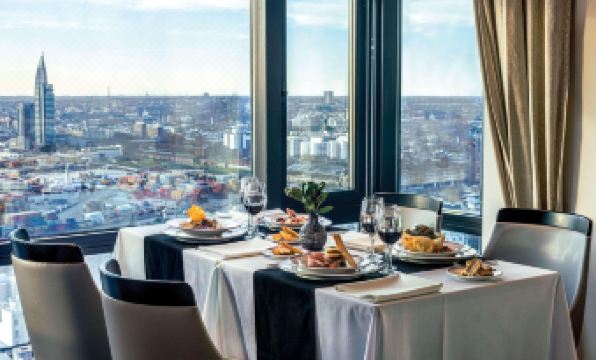 Radisson Montevideo Victoria Plaza Hotel - Housity