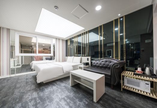 숙소 주변 및 객실 전경 1