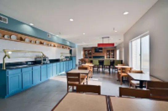 カントリー イン & スイーツ バイ ラディソン ブルーミントン ノーマル エアポート イリノイ ブルーミントンのホテル