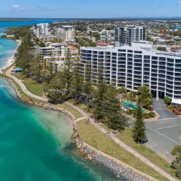 Ramada Resort by Wyndham Golden Beach Отели рядом с достопримечательностью «Голден-Бич»