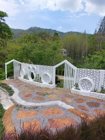 Khun Khao Tamnan Prai Resort Отели рядом с достопримечательностью «Alpaca Hill»