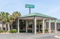 Quality Inn - parking