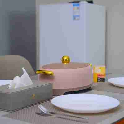 Three Bedroom Apartment Dining/Meeting Rooms