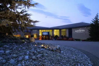 Novotel London Stansted Airport Отели рядом с достопримечательностью «Артур Финдли колледжи»