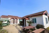 Seogwipo Lighthouse and Olle Pension Hotel dekat Pantai Pyoseon