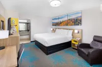 Days Inn by Wyndham Savannah