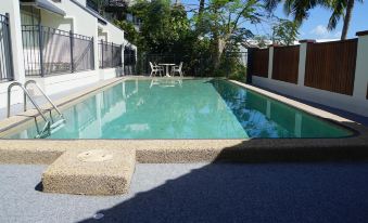 Airlie Seaview Apartments