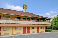 Super 8 by Wyndham Cincinnati/Springdale Oh Hotels near Morris Outlet