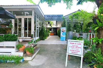 Grandparent's Home Hotel di Tha Wasukri