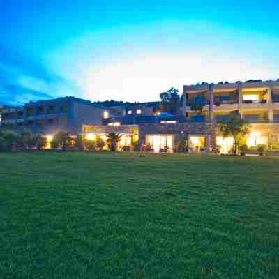 Aregai Marina Hotel & Residence Hotel Exterior