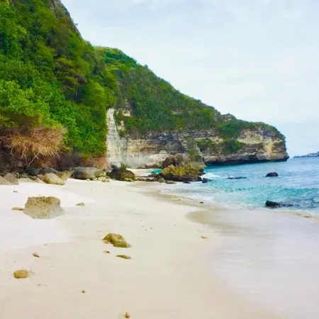 Suwehan Beach Cliff House Отели рядом с достопримечательностью «Холм Букит-Телетабис»