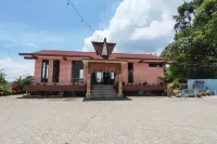 As Resto,Café & Hotel Mitra RedDoorz Các khách sạn ở Sikeben