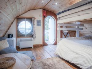 The Pod - 1 Bedroom - Freshwest Beach Retreat