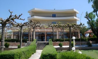 Tzaki Hotel & Restaurant Patras