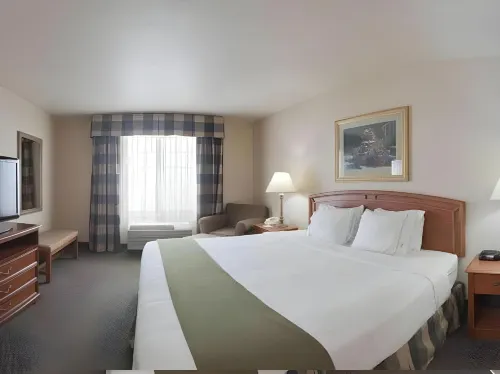 Holiday Inn Express & Suites Greensburg Hotels in Hempfield Township