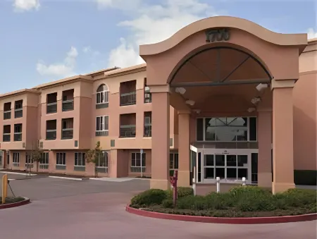 Hawthorn Suites by Wyndham Livermore Wine Country