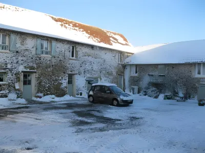 Maison d'Hôtes Ferme d'Issonges B&B Hotels in Marigny-en-Orxois