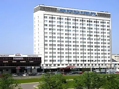 Orbita Hotel Complex Hoteles cerca de Museum of Belarusian Folk Art