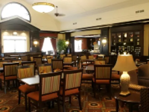 ホームウッド スイーツ バイ ヒルトン ケンブリッジ ウォータールー オンタリオ ケンブリッジのホテル