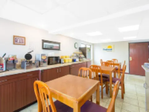 Days Inn by Wyndham Effingham Hotels in Effingham