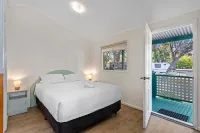 Discovery Parks - Coogee Beach Hotels near Adventure World