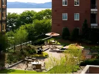 Courtyard Burlington Harbor فنادق في 