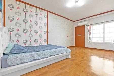 Taean Sky Pension Отели рядом с достопримечательностью «Ch'ŏngp'odae-haesuyokchang»